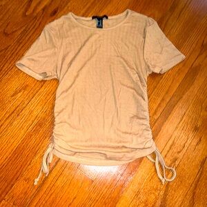 Juniors M crop tan shirt